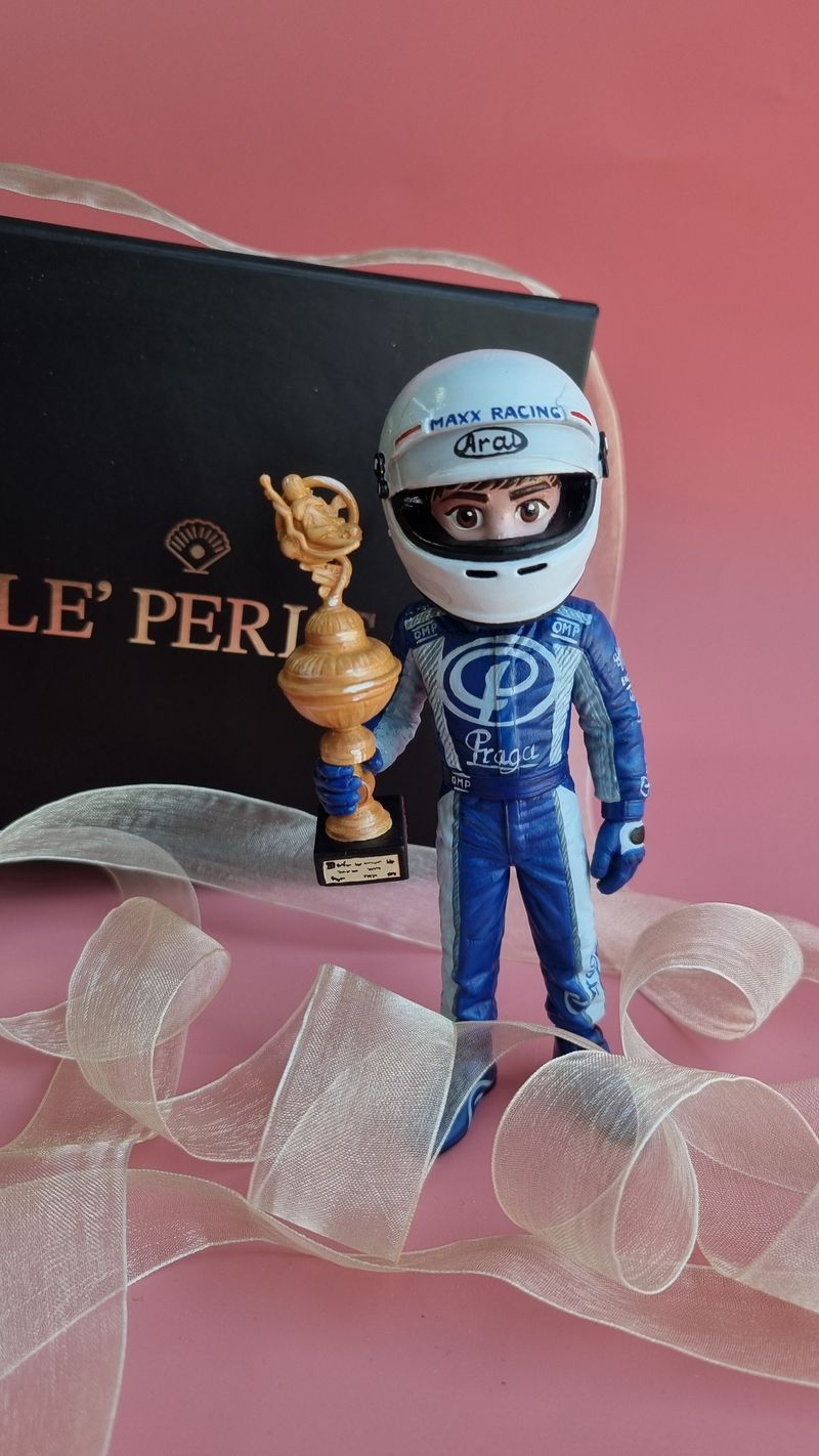 Готова фігурка Le'Perle — гонщик